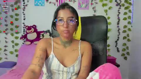 Snapshot of kitty_moon2 chatting on June 22, 3:25 am Kitty online show from June 22, 3:25 am