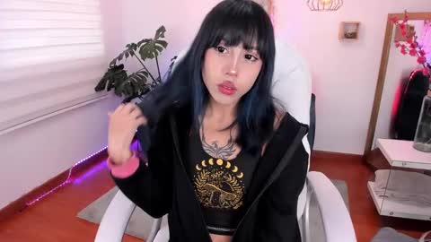Snapshot of kitty_pam chatting on January 6, 2:14 pm Kitty online show from January 6, 2:14 pm