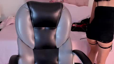 Snapshot of kitty_pam chatting on February 23, 6:07 am Kitty online show from February 23, 6:07 am