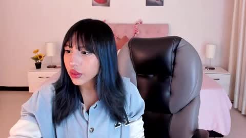 Snapshot of kitty_pam chatting on March 5, 5:07 am Kitty online show from March 5, 5:07 am