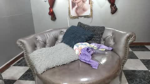 Snapshot of kitty_pervertedx chatting on January 16, 1:27 am kitty online show from January 16, 1:27 am