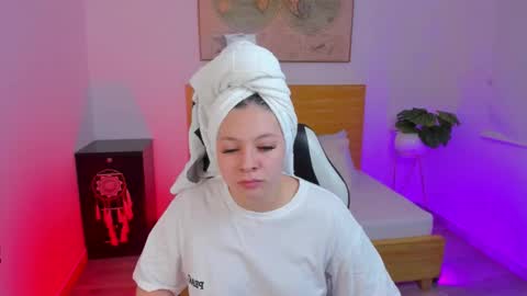 K I T T Y online show from December 20, 12:23 pm