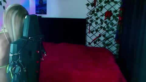 Snapshot of kitty_vaal chatting on October 31, 2:45 am kitty_vaal online show from October 31, 2:45 am