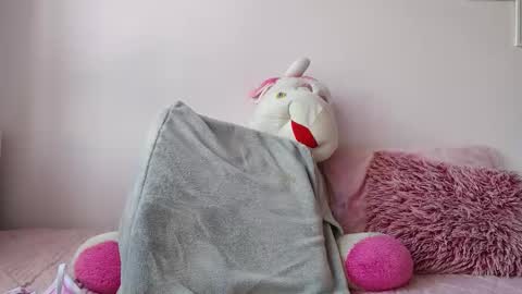 Snapshot of kitty_van chatting on September 23, 3:26 pm kitty_van online show from September 23, 3:26 pm