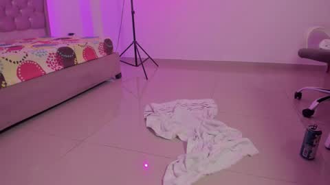 kitty_violet11 online show from January 8, 8:22 pm