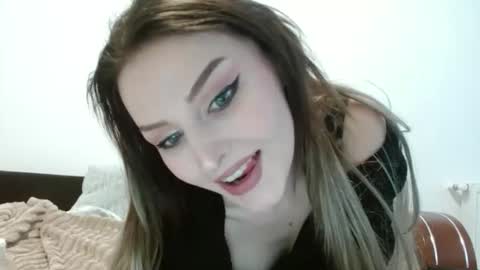 Snapshot of kittyblackcat chatting on April 15, 10:11 am Kitty online show from April 15, 10:11 am