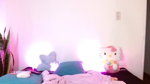 LAURA  help me reach 100likes online show from January 28, 8:26 pm