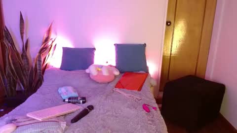 LAURA  help me reach 100likes online show from September 23, 6:05 am