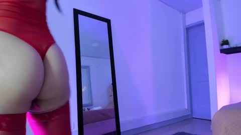 Jenn online show from December 13, 8:47 pm