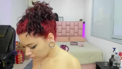 Jenn online show from January 8, 8:18 pm