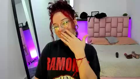 Jenn online show from January 10, 8:59 pm