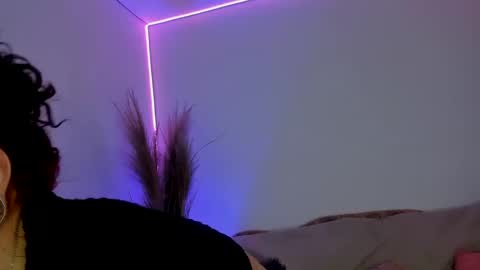 Jenn online show from January 14, 12:00 am