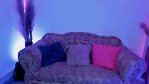 Jenn online show from January 14, 11:58 pm