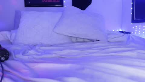 Snapshot of kittykay86 chatting on January 18, 10:28 pm Bella Blue BBW online show from January 18, 10:28 pm