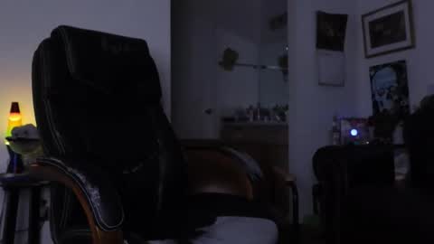 Snapshot of kittykay86 chatting on March 18, 12:30 pm Bella Blue BBW online show from March 18, 12:30 pm