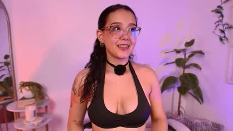 Snapshot of kittysophie_ chatting on November 23, 10:31 pm Sophie online show from November 23, 10:31 pm