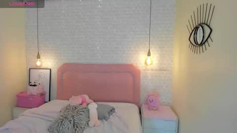  K I T T  Y  online show from March 17, 1:03 pm