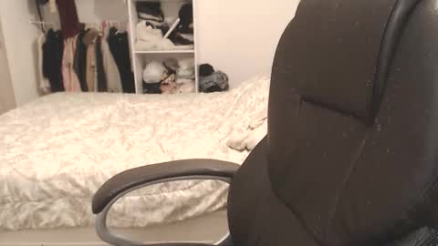 kittywantslove23 online show from March 6, 1:35 am