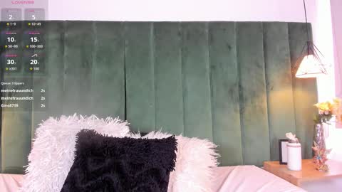 K I T T Y Y  online show from October 23, 8:29 pm