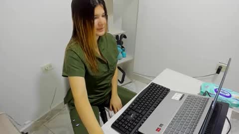 kity021 online show from May 14, 1:18 pm