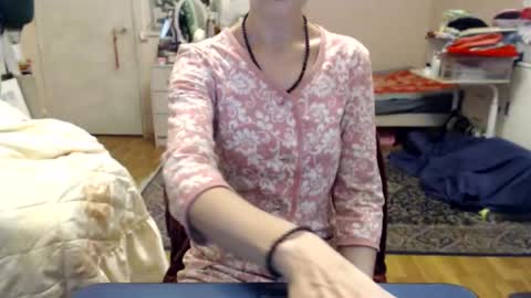 KiuminBerry online show from October 16, 9:21 am