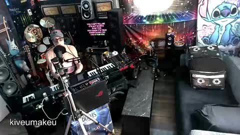 kiveuxmakeu online show from March 17, 5:38 pm