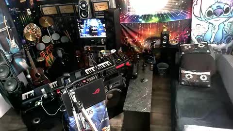 kiveuxmakeu online show from March 20, 3:06 pm