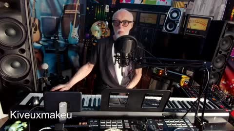 kiveuxmakeu online show from April 2, 1:20 pm