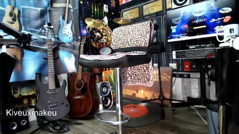 kiveuxmakeu online show from April 7, 3:01 pm