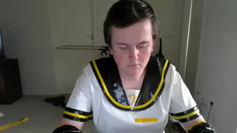 kiwi_twink21 online show from October 11, 3:06 am