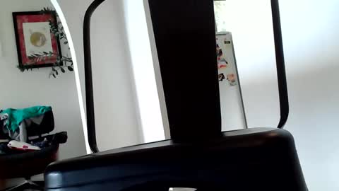 kiwibulge123 online show from April 16, 9:50 pm