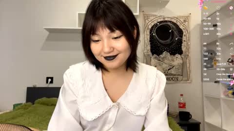 Snapshot of kizziequiroz chatting on February 11, 9:36 am Luna online show from February 11, 9:36 am