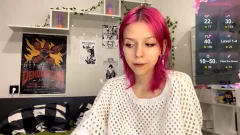 Snapshot of kizziequiroz chatting on February 24, 8:40 pm Luna online show from February 24, 8:40 pm