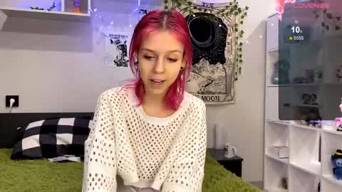 Snapshot of kizziequiroz chatting on February 25, 7:45 pm Luna online show from February 25, 7:45 pm