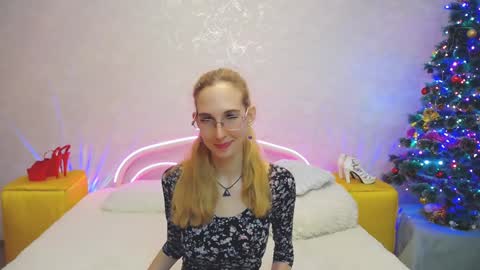 Snapshot of klaryevans chatting on December 19, 2:46 pm Klary online show from December 19, 2:46 pm