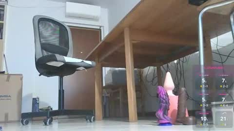 Snapshot of klaudiacd chatting on December 13, 6:53 am Klaudia online show from December 13, 6:53 am