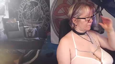 Snapshot of kleiner_teufel chatting on June 17, 4:48 am Michelle online show from June 17, 4:48 am