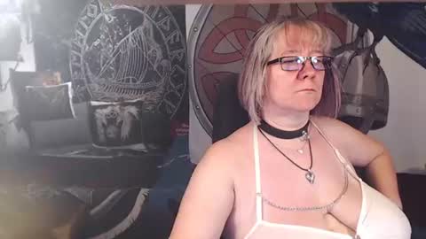 Snapshot of kleiner_teufel chatting on June 22, 5:54 pm Michelle online show from June 22, 5:54 pm