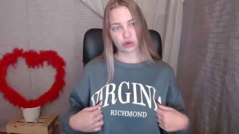 Snapshot of klerkarina chatting on October 7, 5:37 am klerkarina online show from October 7, 5:37 am