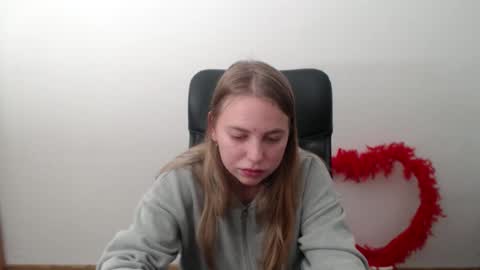 Snapshot of klerkarina chatting on October 21, 7:31 am klerkarina online show from October 21, 7:31 am