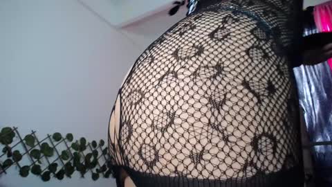 Snapshot of klie_blue09 chatting on December 16, 6:27 pm Katherin online show from December 16, 6:27 pm