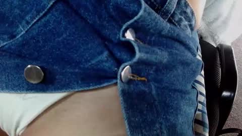 Snapshot of kloe_deker chatting on December 2, 5:04 pm Kloe deker online show from December 2, 5:04 pm