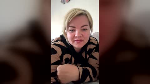 klubnichka2 online show from April 23, 3:47 pm