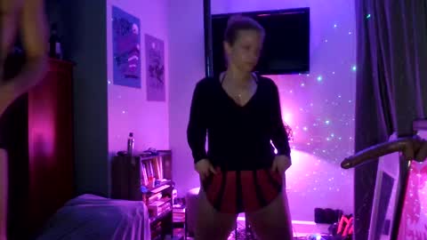 Snapshot of kmack1111 chatting on March 7, 9:18 am Kevv Heidi All Hallows Eve Show online show from March 7, 9:18 am