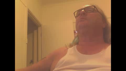 Snapshot of knobout chatting on December 9, 9:06 am knobout online show from December 9, 9:06 am