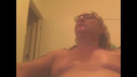 Snapshot of knobout chatting on January 1, 10:00 am knobout online show from January 1, 10:00 am