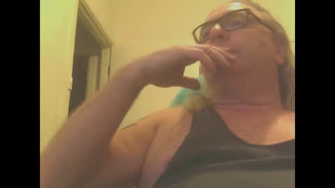 Snapshot of knobout chatting on February 12, 10:35 am knobout online show from February 12, 10:35 am