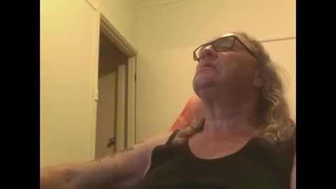 Snapshot of knobout chatting on October 8, 10:02 am knobout online show from October 8, 10:02 am