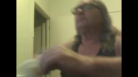 Snapshot of knobout chatting on October 13, 8:47 am knobout online show from October 13, 8:47 am