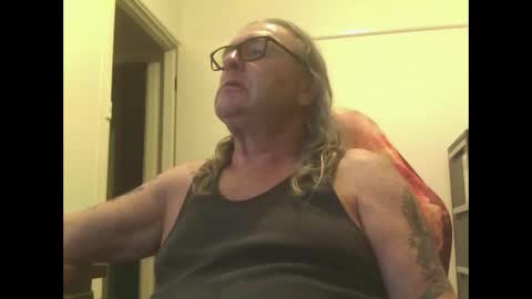 Snapshot of knobout chatting on December 3, 9:18 am knobout online show from December 3, 9:18 am